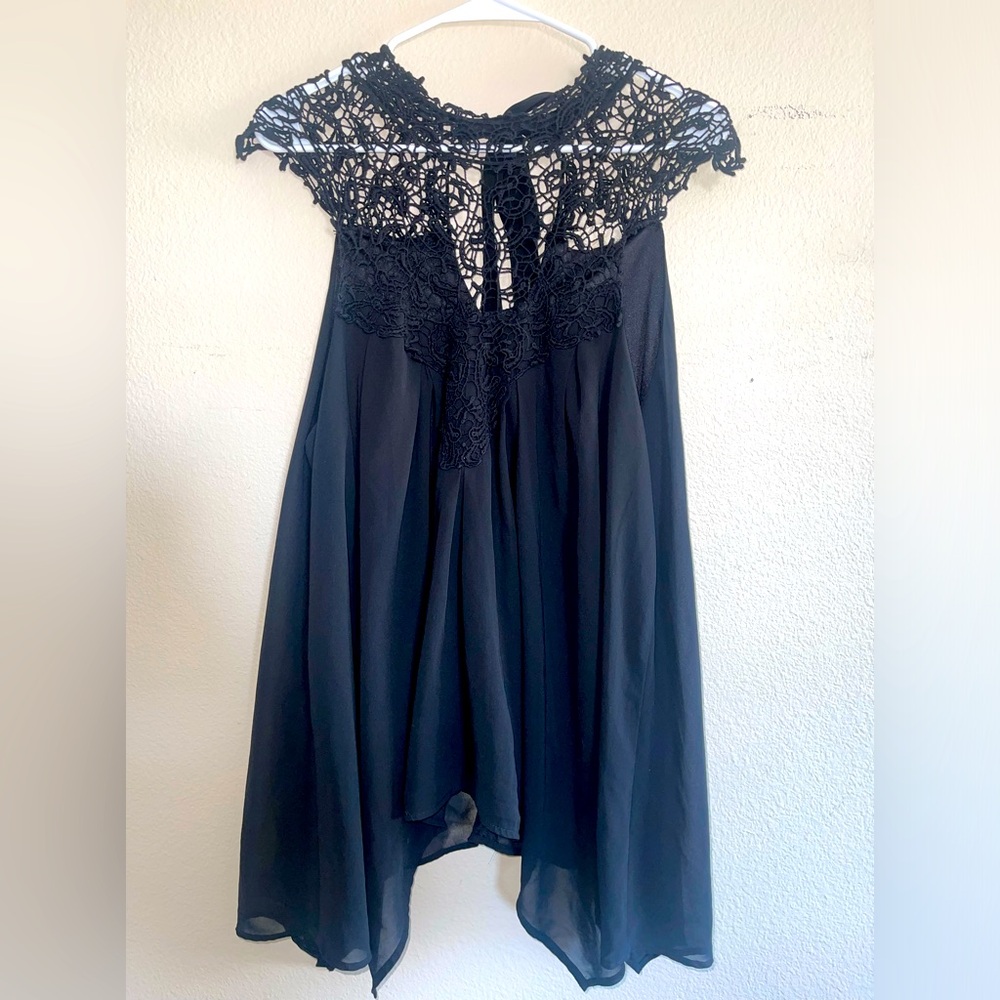 PP LA Clothing Black Dress/ Tunic has Liner &‎ Embroidery at Top size Medium